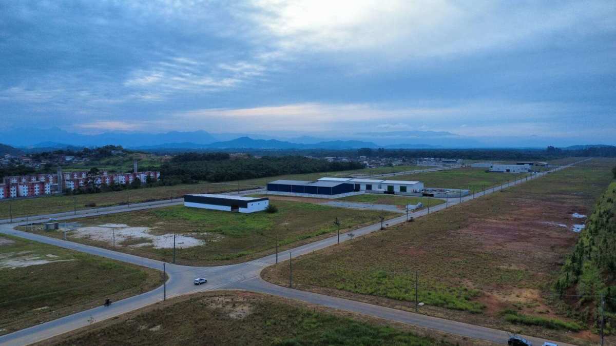 Terreno à venda - Paranaguamirim,Joinville